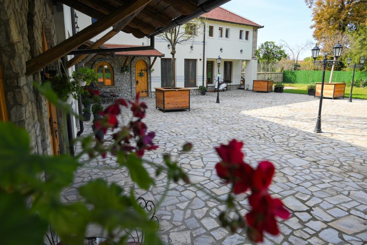Twenty Park Aparthotel Kikinda Exterior photo